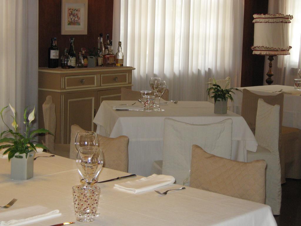 B&B Ristorante Del Monte Colleretto Giacosa ภายนอก รูปภาพ